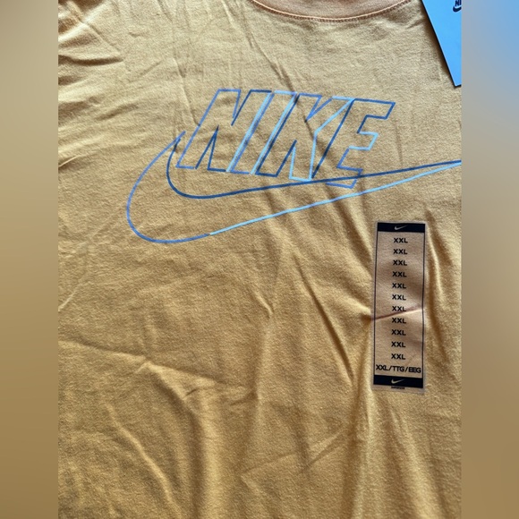Nike NSW Club Plus Tee - Picture 2 of 3